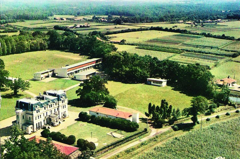 Vue aérienne de Castillon. Début des années 1970, Prêt de Madame Racanière